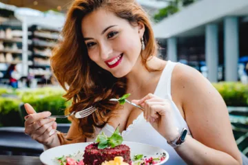 The Ultimate Woman's Guide to Fat-Fighting Foods- Nourish and Transform Your Body with Delic